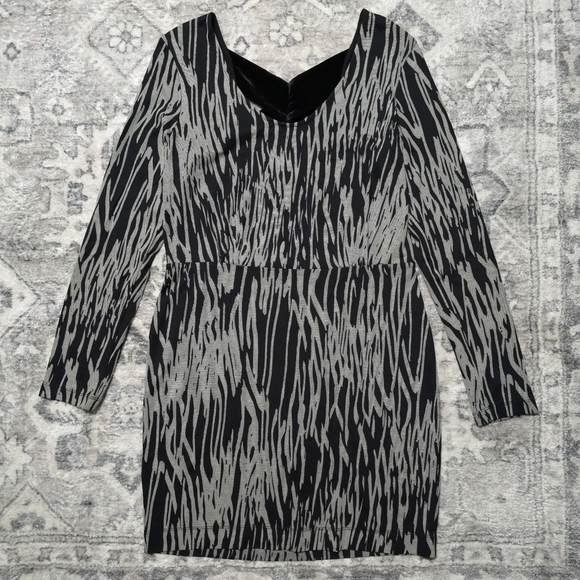BCBGENERATION Black Grey Zebra Print Vneck Fitted Long Sleeve Mini Dress L - Picture 9 of 16